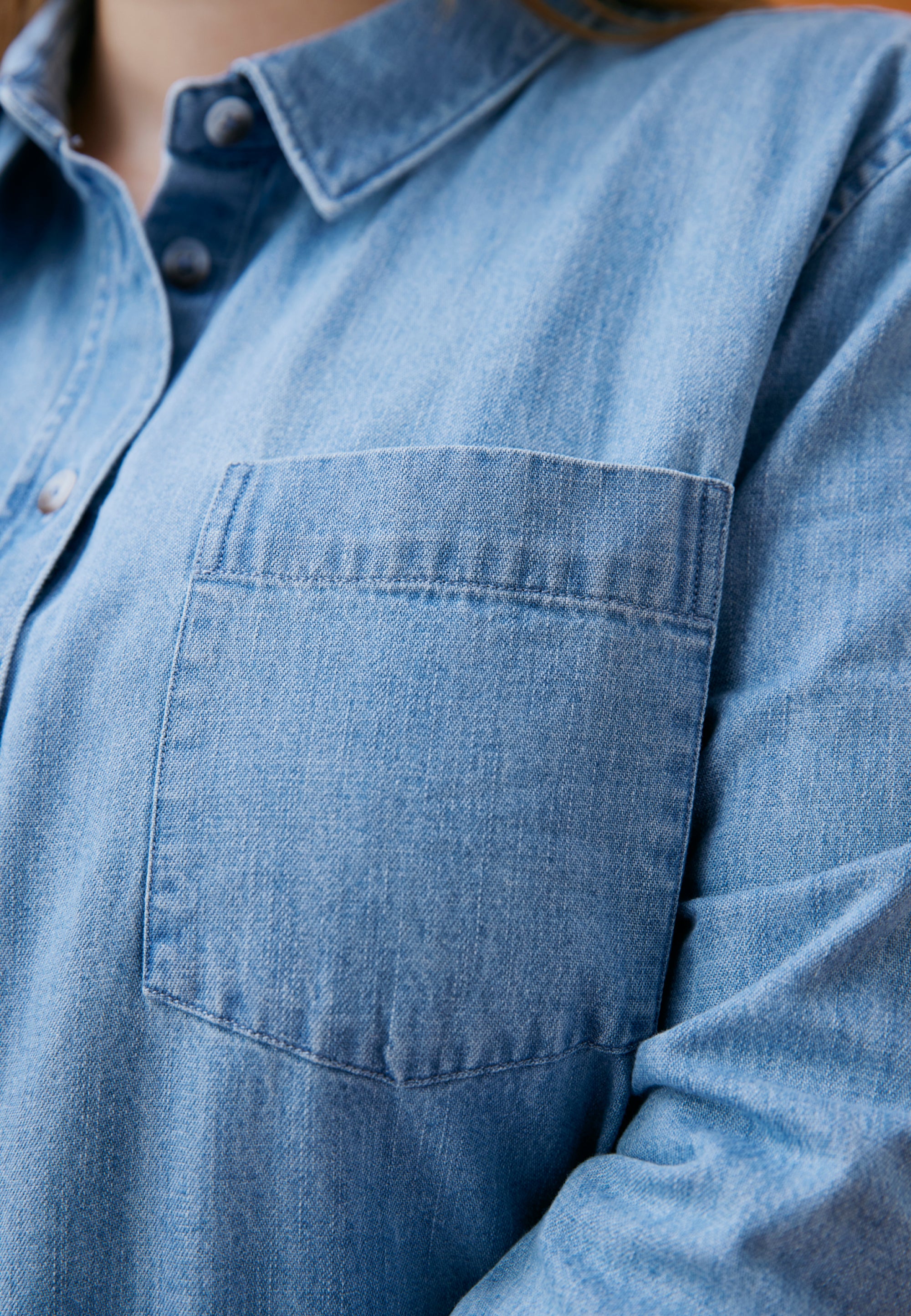 chemise en jean femme loom bleu clair détail matière