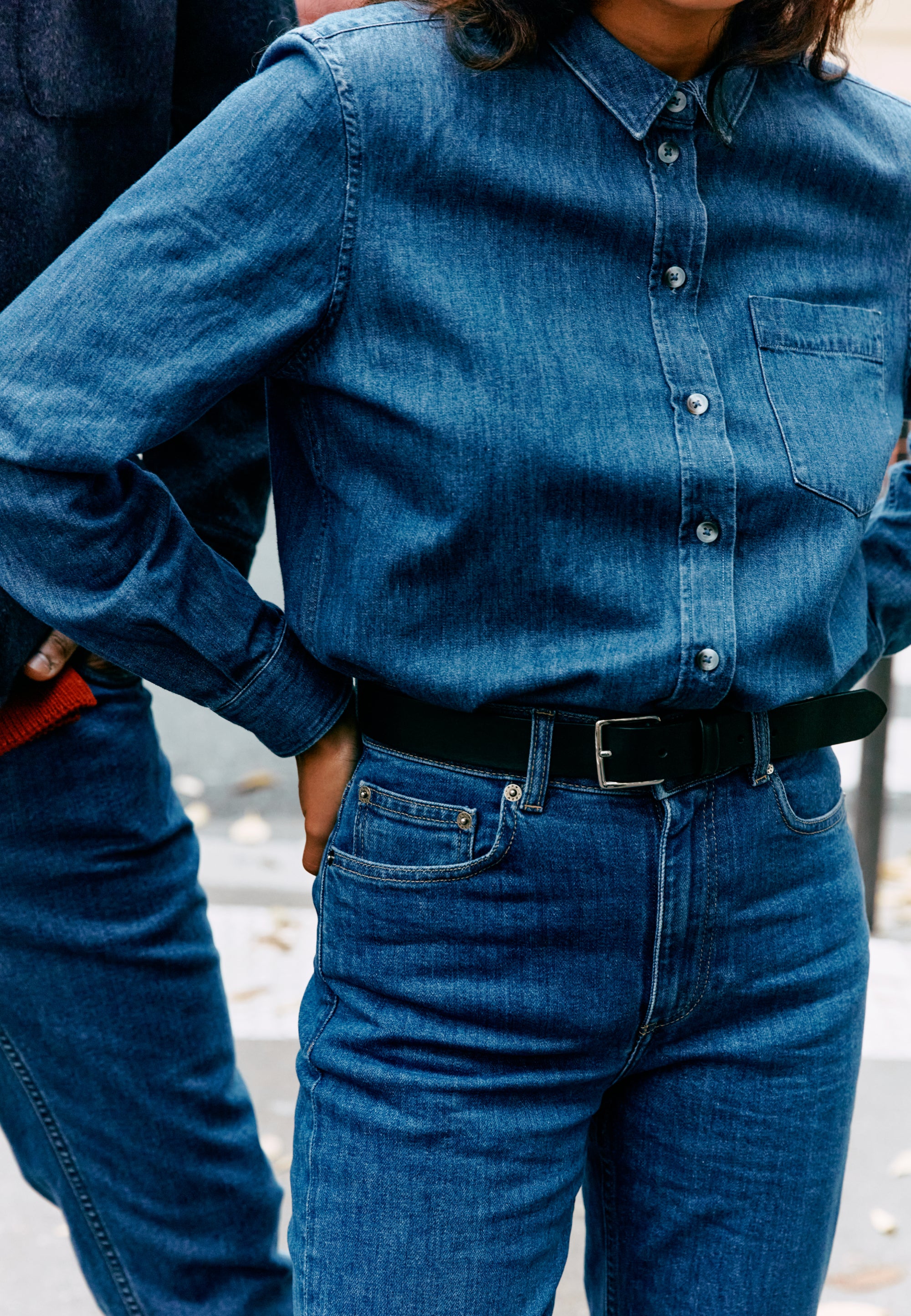 chemise en jean femme loom bleu moyen détail matière main